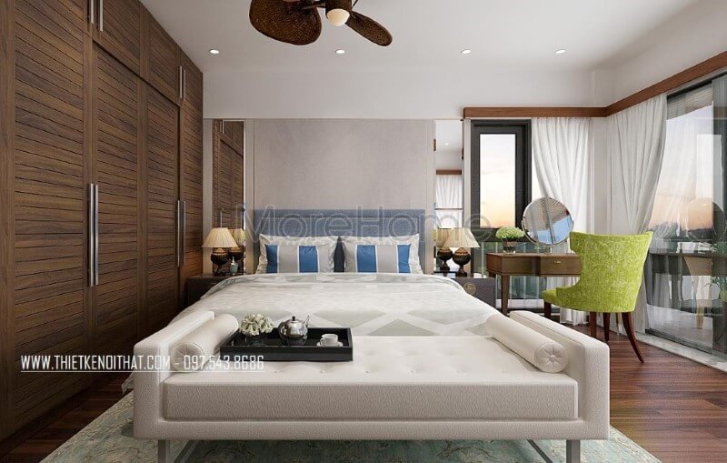 Đôn sofa cuối giường sắc trắng trẻ trung cùng nệm bọc êm ái giúp bạn có thể tận hưởng tối đa công năng trong phòng phòng ngủ master đẹp, sang trọng của mình. Thiết kế phòng ngủ nhà phố