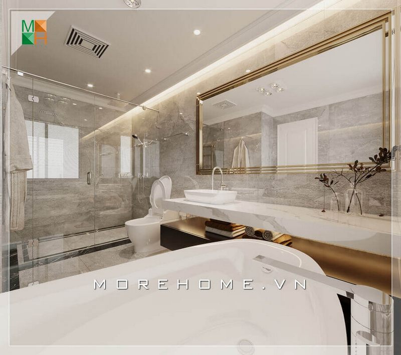 Nhà vệ sinh và tắm kết hợp lại cùng nhau với sự trang bị gương soi lớn, mang lại cảm giác hiện đại và tiện nghi.